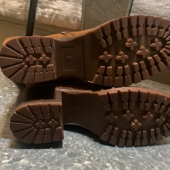 Never worn brown suede round toe tall boot with heel - Picture 5 of 5